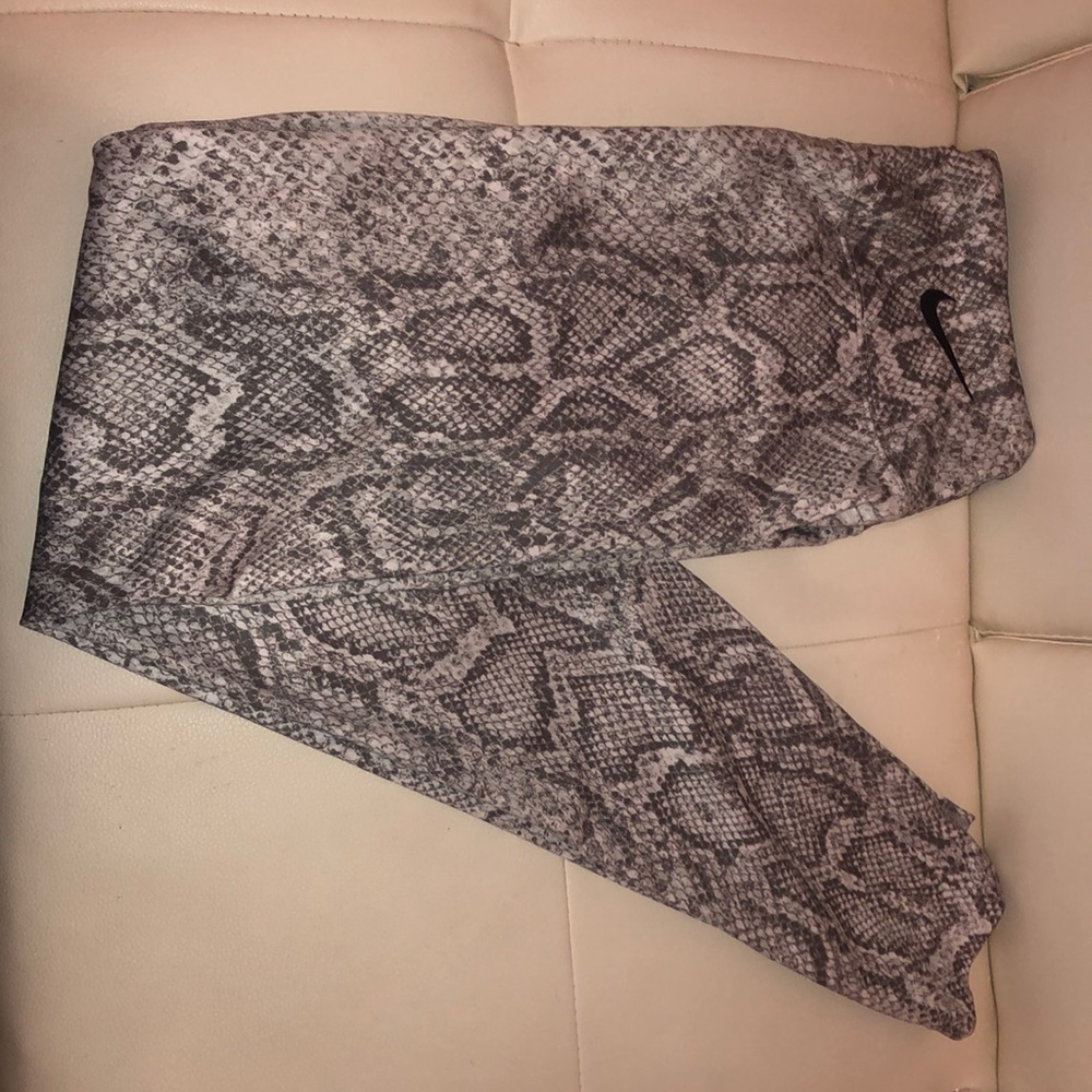 nike snakeprint leggings